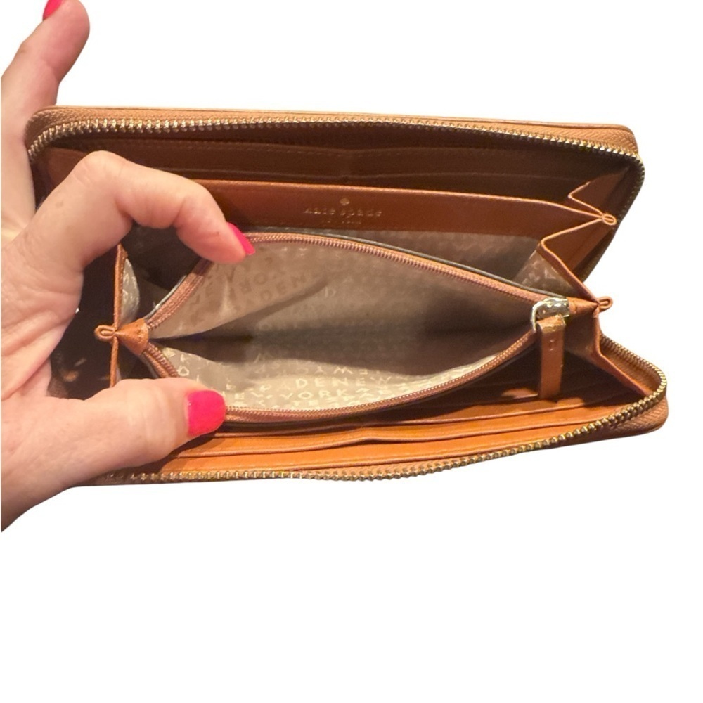 Kate Spade New York Leila Large Continental Wallet. - Picture 4 of 9